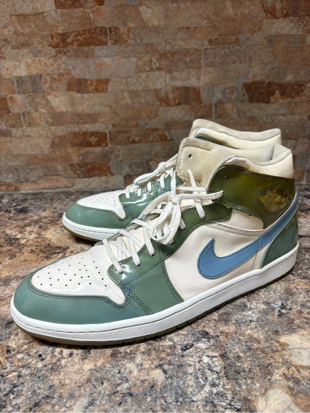 Nike Air Jordan 1 Retro Mid UNC Patent Leather Men’s Size 15